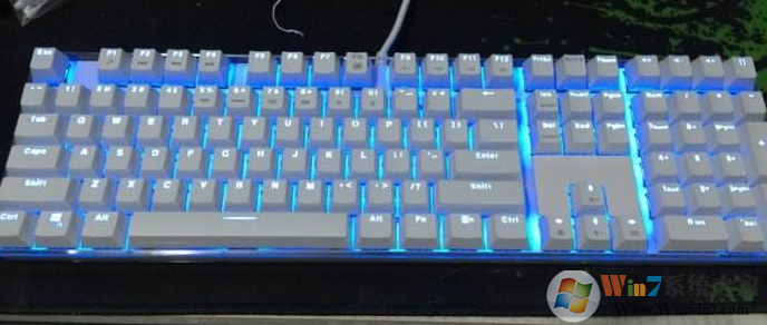 电脑关机之后键盘鼠标还是亮着怎么办？