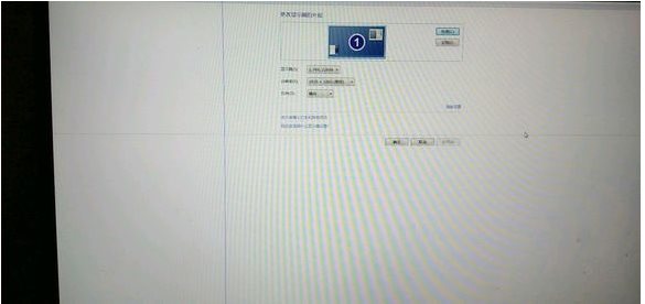 显示屏出现了一条蓝色的线怎么回事？